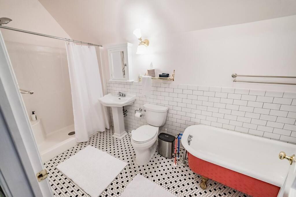 The Long Run - 2 Ca King Sized Beds+ - Sleeps 8-10 Apartment