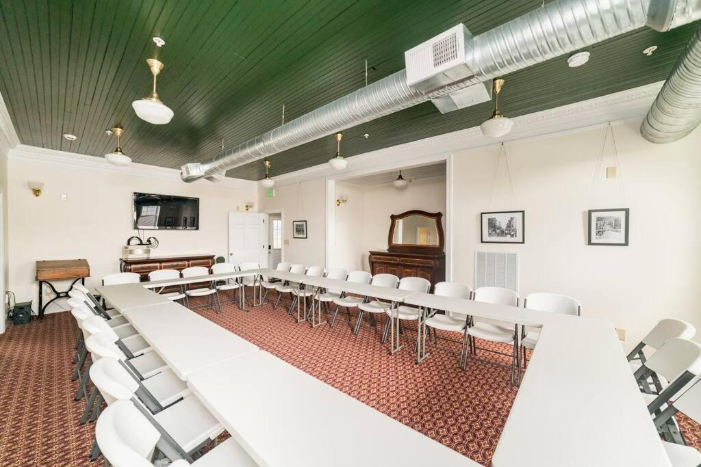 The Long Run - 2 Ca King Sized Beds+ - Sleeps 8-10 Apartment